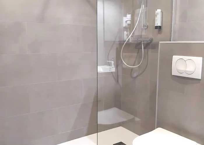 Le Bratoria , Anciennement Le Saint Vincent Hotel 3*